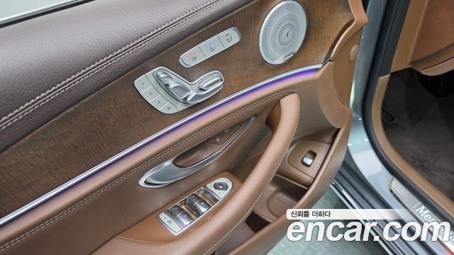 Mercedes-Benz E-Class 2019 — photo 28