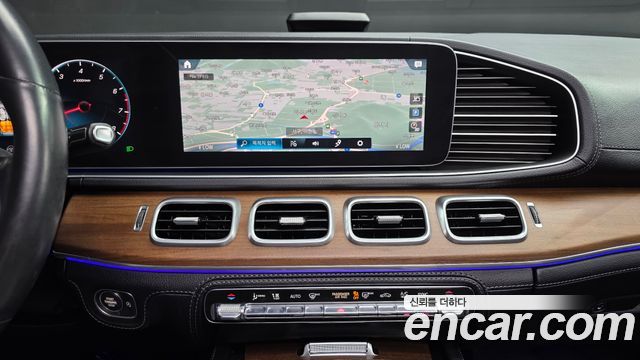 Mercedes-Benz GLE-Class 2020 — photo 17
