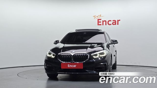 BMW 1-Series 2023 — photo 3
