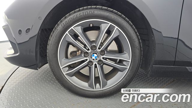 BMW 1-Series 2023 — photo 5