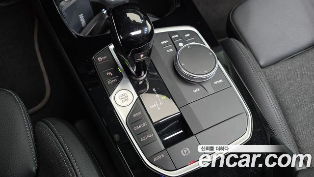 BMW 1-Series 2023 — photo 9