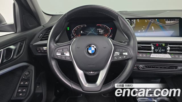 BMW 1-Series 2023 — photo 14