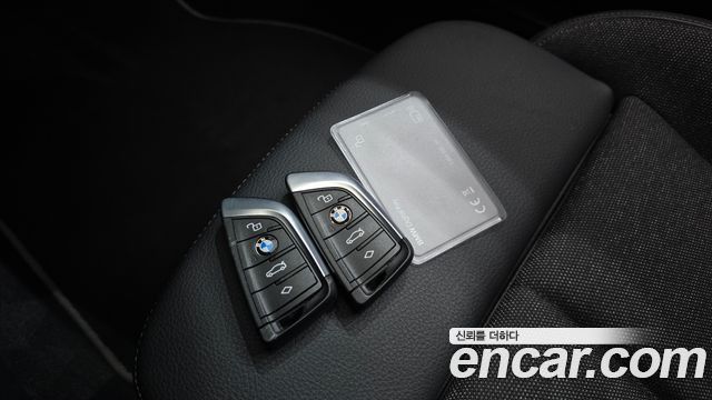 BMW 1-Series 2023 — photo 16