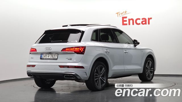 Audi Q5 2023 — photo 2
