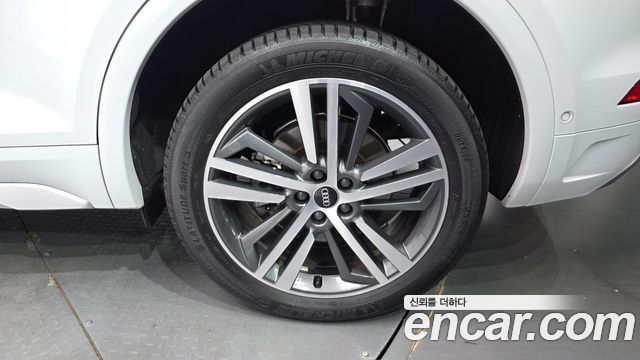Audi Q5 2023 — photo 7