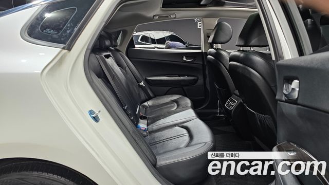 Kia K5 2016 — photo 17