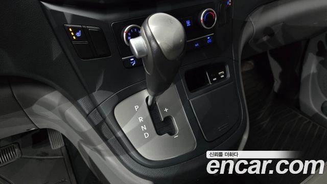 Hyundai Starex 2017 — photo 9