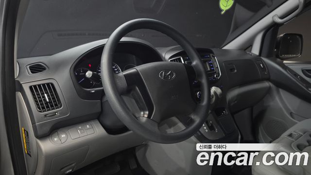 Hyundai Starex 2017 — photo 13
