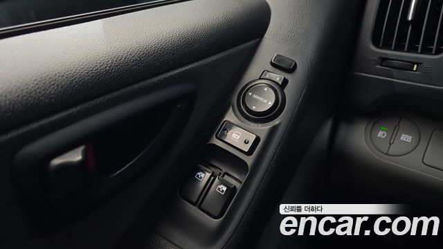 Hyundai Starex 2017 — photo 17
