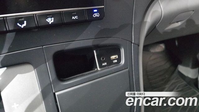 Hyundai Starex 2017 — photo 19