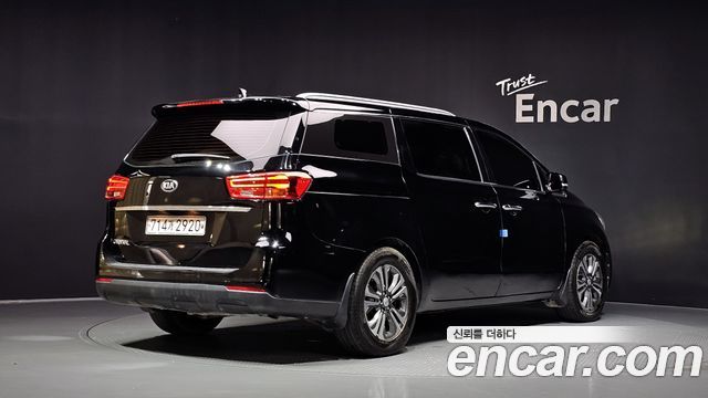 Kia Canival 2019 — photo 2