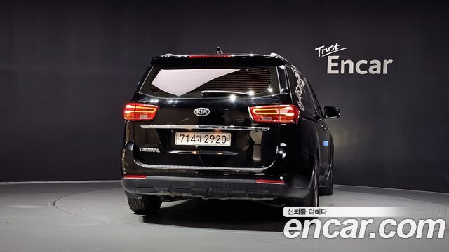 Kia Canival 2019 — photo 4