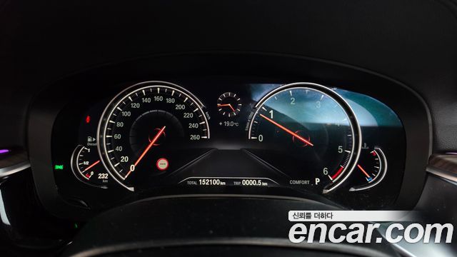 BMW 5-Series 2018 — photo 8