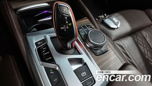 BMW 5-Series 2018 — photo 9