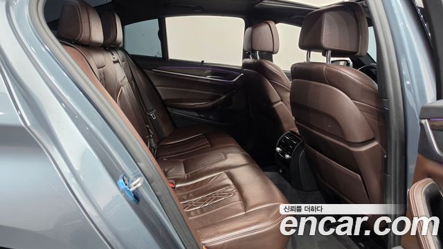 BMW 5-Series 2018 — photo 12