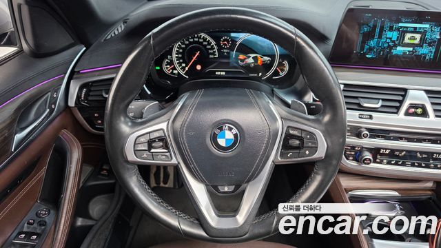 BMW 5-Series 2018 — photo 13