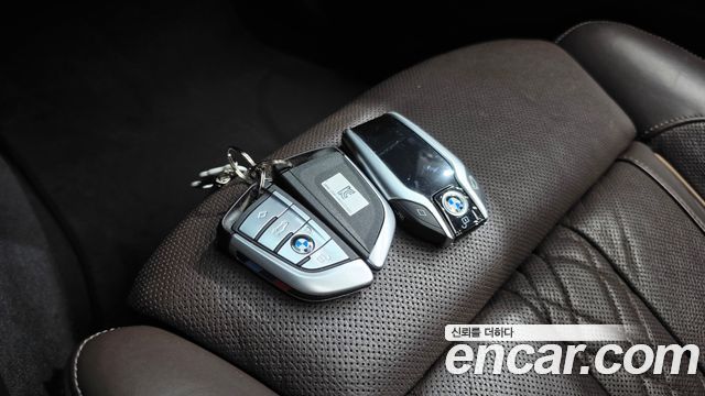 BMW 5-Series 2018 — photo 18