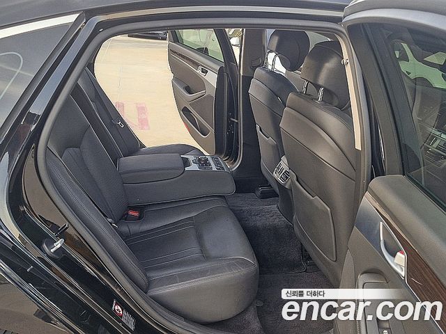 Genesis G80 2017 — photo 18