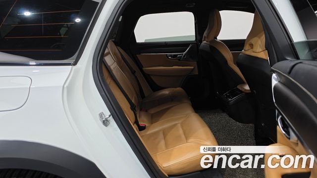 Volvo V90 2019 — photo 17