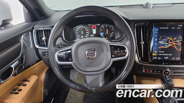 Volvo V90 2019 — photo 19