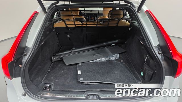 Volvo V90 2019 — photo 26