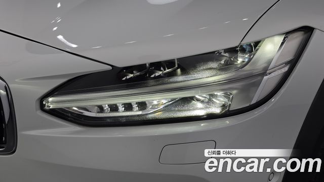 Volvo V90 2019 — photo 8