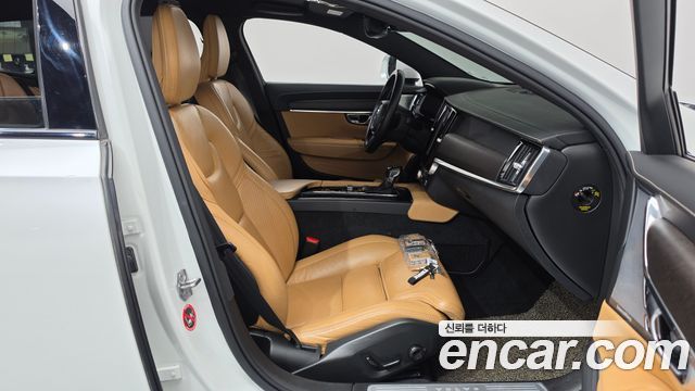 Volvo V90 2019 — photo 16