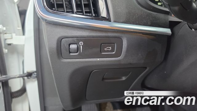 Volvo V90 2019 — photo 30