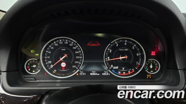 BMW 5-Series 2016 — photo 11