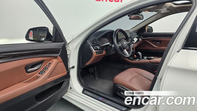 BMW 5-Series 2016 — photo 13