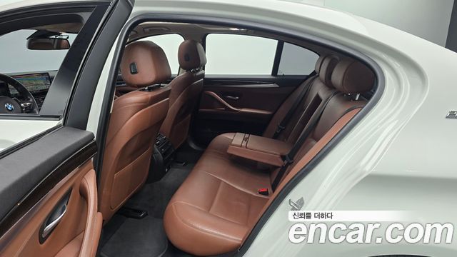 BMW 5-Series 2016 — photo 17