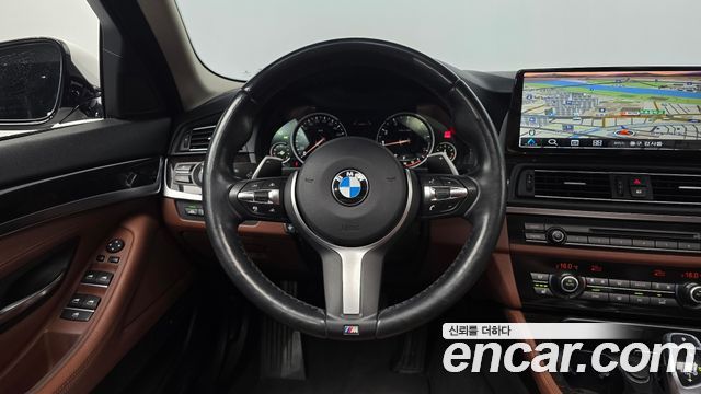 BMW 5-Series 2016 — photo 18