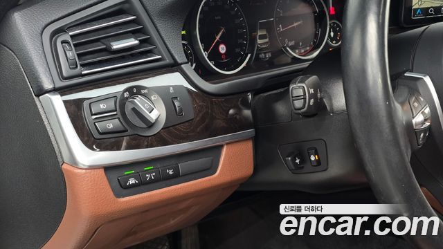 BMW 5-Series 2016 — photo 19