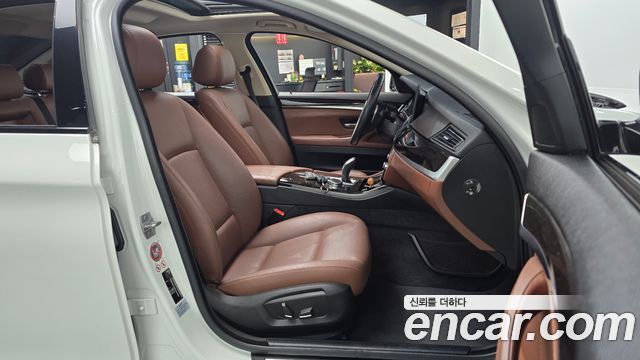 BMW 5-Series 2016 — photo 16
