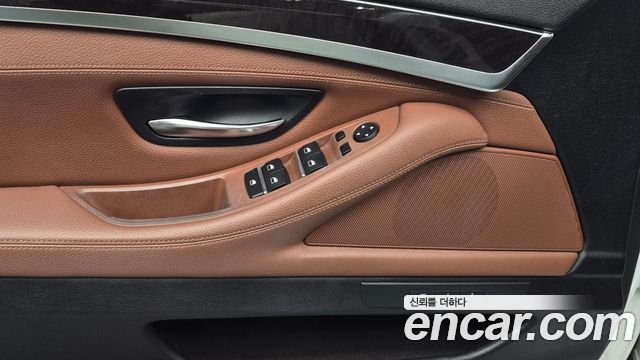 BMW 5-Series 2016 — photo 27