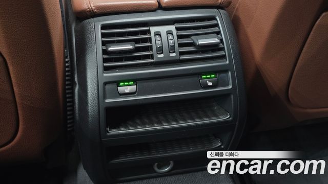 BMW 5-Series 2016 — photo 29
