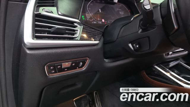 BMW X7 2021 — photo 32