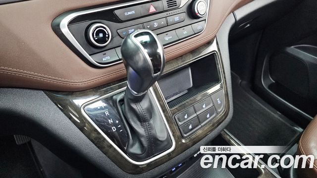Hyundai Starex 2019 — photo 12