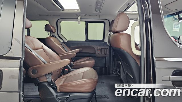 Hyundai Starex 2019 — photo 18