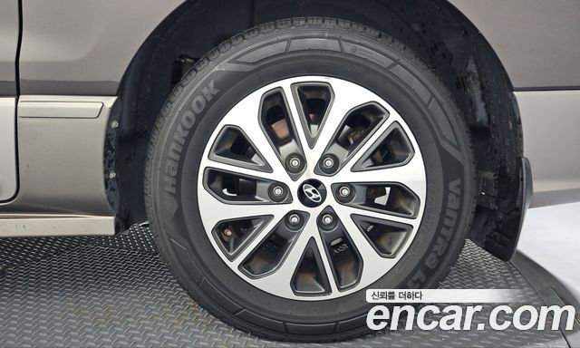 Hyundai Starex 2019 — photo 7