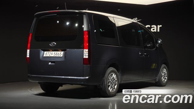 Hyundai Staria 2022 — photo 2