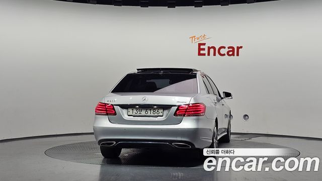 Mercedes-Benz E-Class 2014 — photo 4