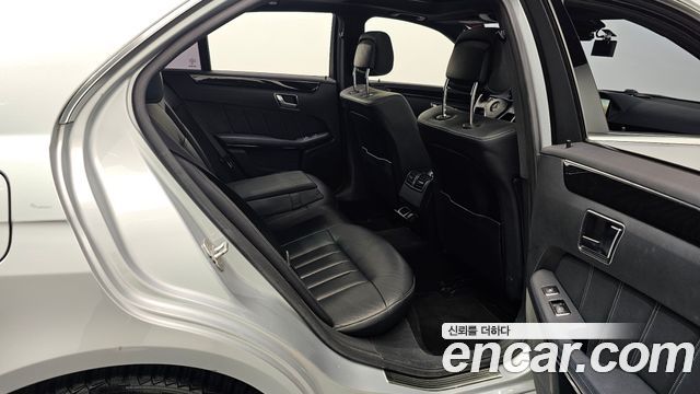 Mercedes-Benz E-Class 2014 — photo 12