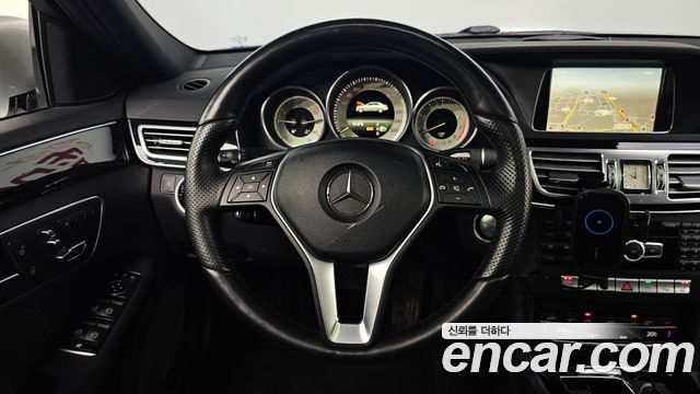 Mercedes-Benz E-Class 2014 — photo 13