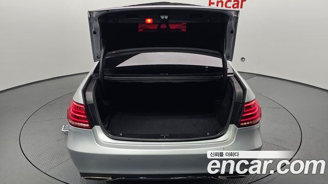 Mercedes-Benz E-Class 2014 — photo 20