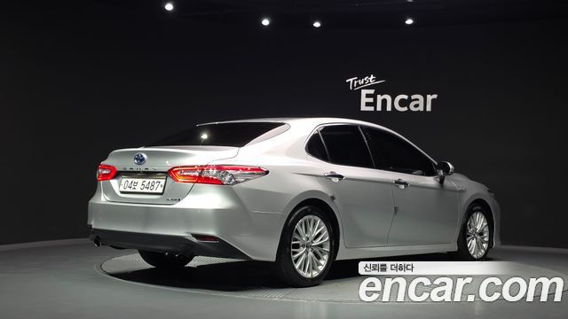 Toyota Camry 2018 — photo 2