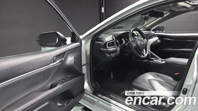 Toyota Camry 2018 — photo 13