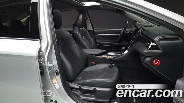 Toyota Camry 2018 — photo 17