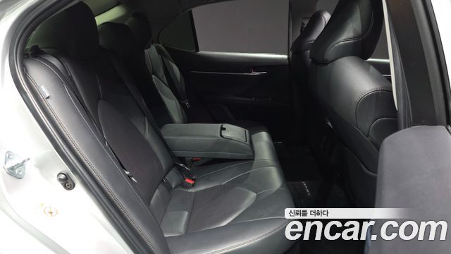 Toyota Camry 2018 — photo 18