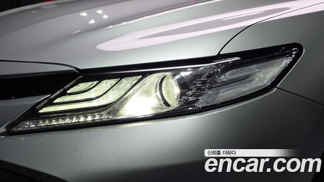 Toyota Camry 2018 — photo 8
